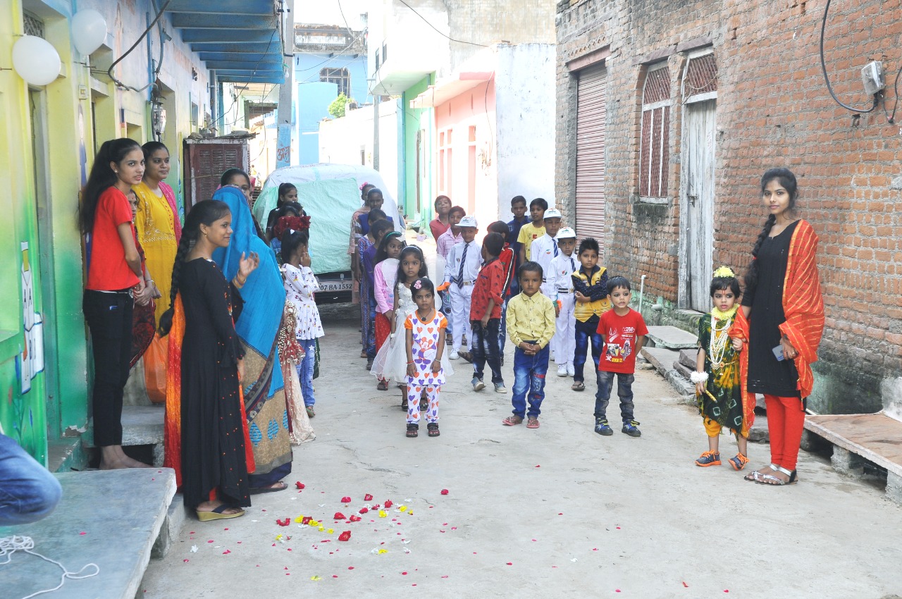 students coming out of school